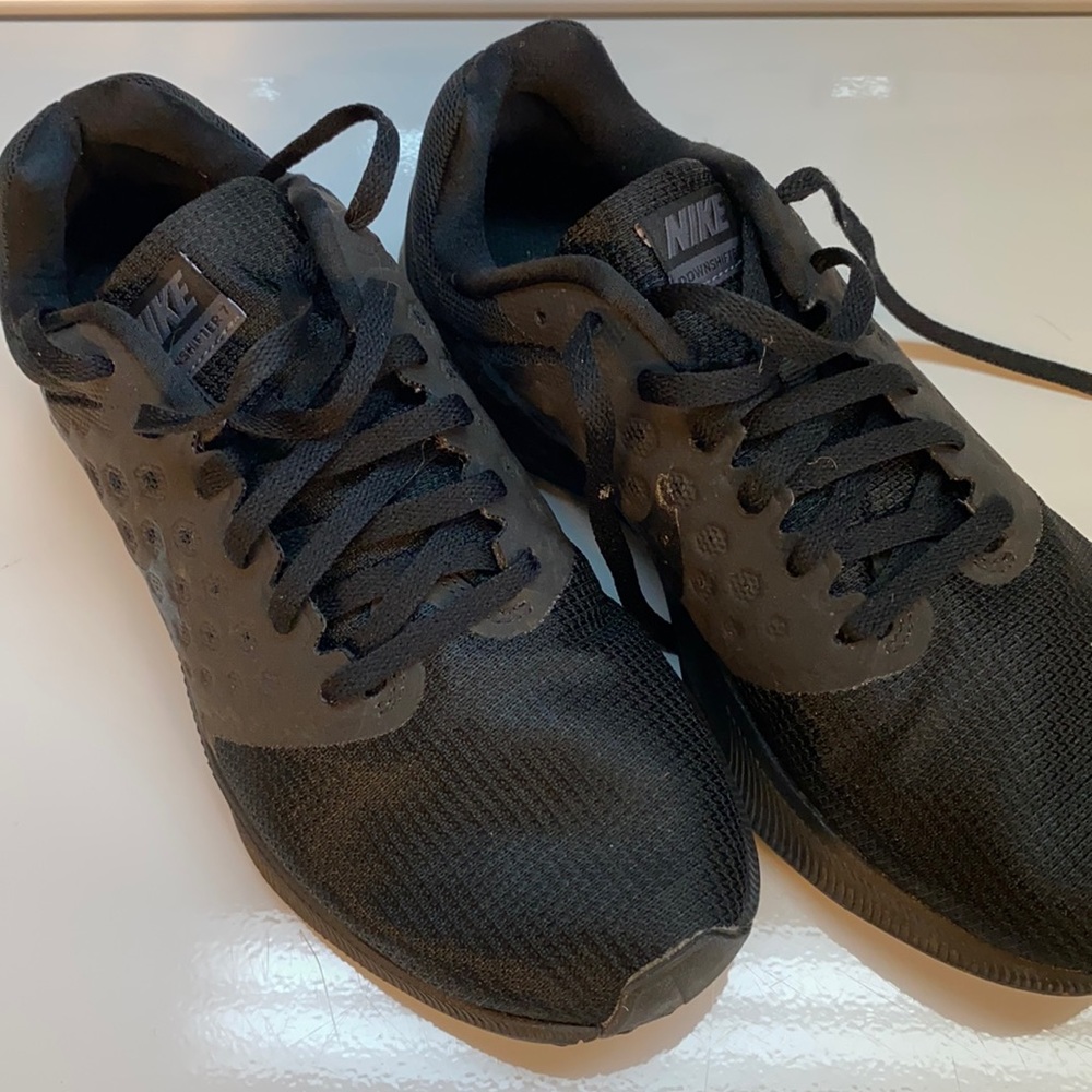 Size 8 black Nike, womens